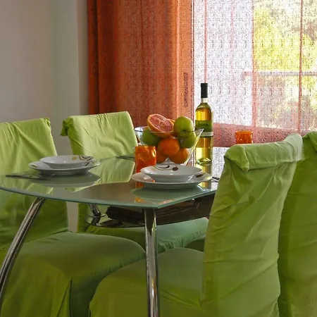 Family 1bd Elysia Park Apartman *
